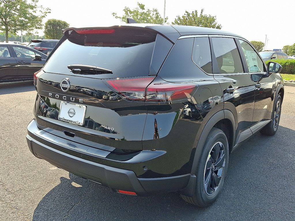 Thumbnail: 2026 Nissan Rogue - 4
