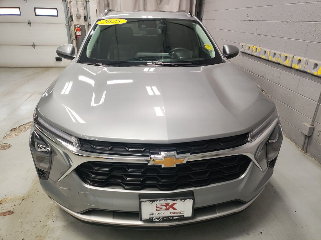 Used 2025 Gray Chevrolet LT image 6