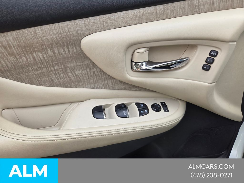 Used 2021 White Nissan SL image 29
