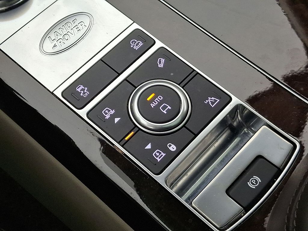 Thumbnail: 2020 Land Rover Range Rover - 28