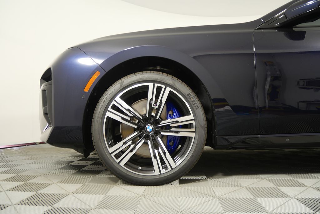 Thumbnail: 2026 BMW 7 Series - 7