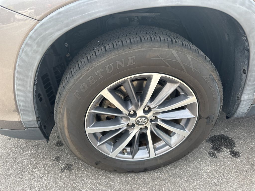 2019 Predawn Gray Mica Toyota Highlander XLE FWD SUV