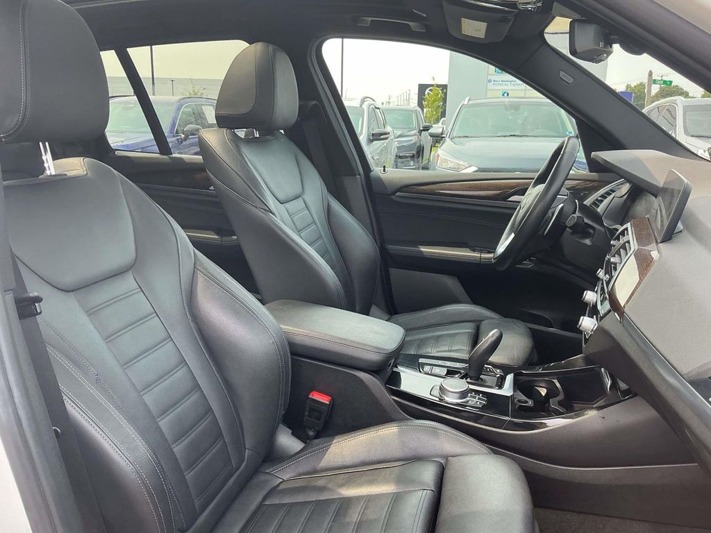 Used 2021 White BMW xDrive30e image 18