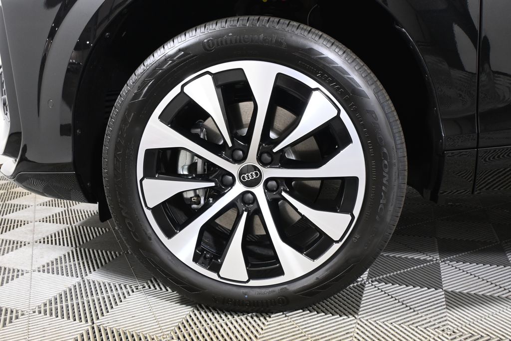 Thumbnail: 2026 Audi Q3 - 12