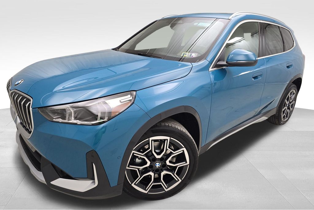 2025 BMW X1 28i's photo