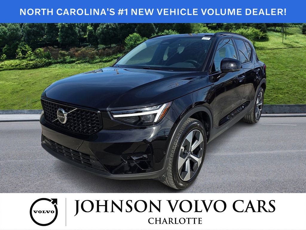 Onyx Black 2026 Volvo XC40 SUV / Crossover Front-Wheel Drive Automatic