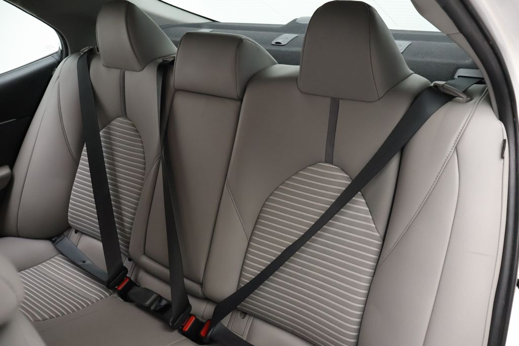 Thumbnail: 2019 Toyota Camry - 18