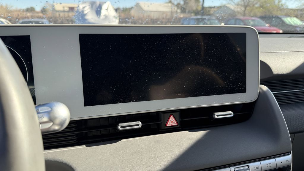 View vehicle photo 4