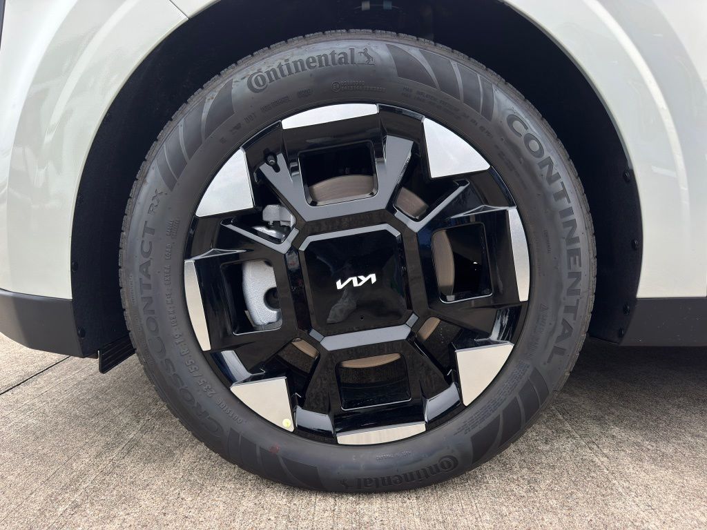 2026 Kia Carnival EX Silver at Community Kia