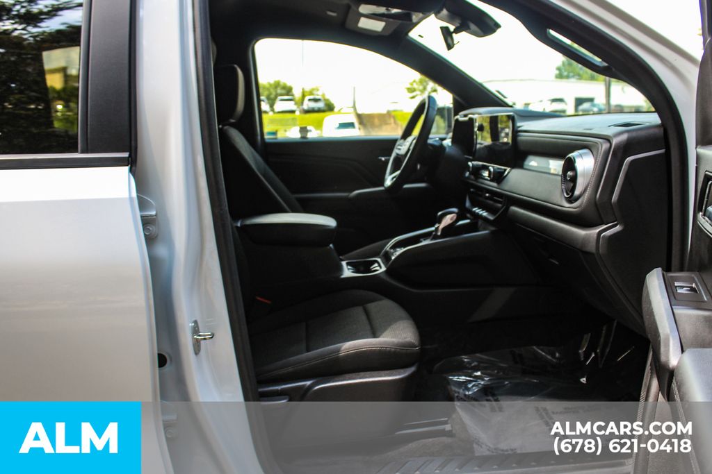 Used 2023 White Chevrolet LT image 18