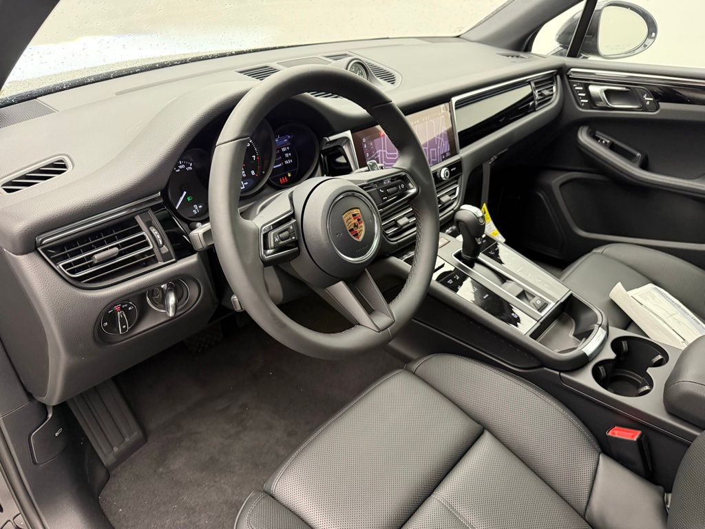 Thumbnail: 2026 Porsche Macan - 4