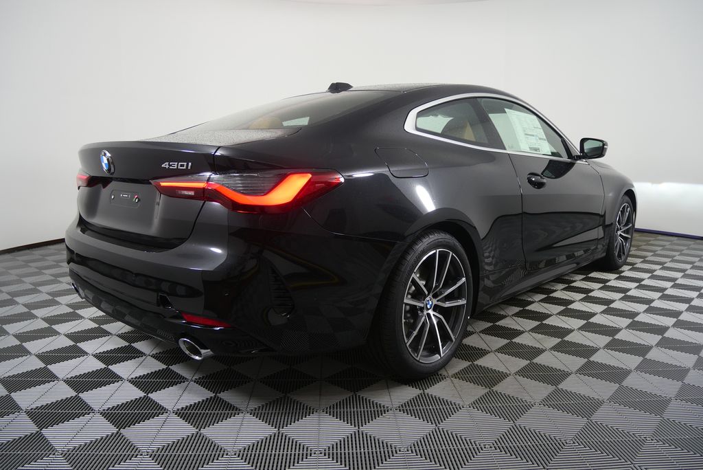 Thumbnail: 2026 BMW 4 Series - 3