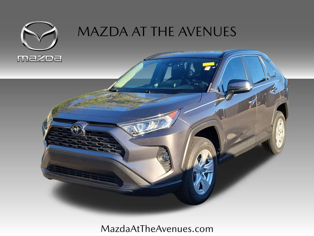 2021 Toyota RAV4 XLE's photo