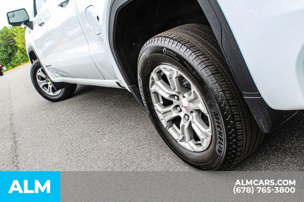 Used 2025 White GMC SLT image 15