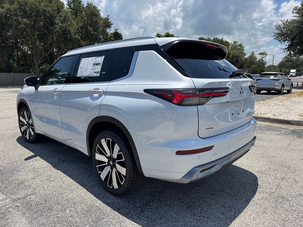 2025 Mitsubishi Outlander SEL photo 3