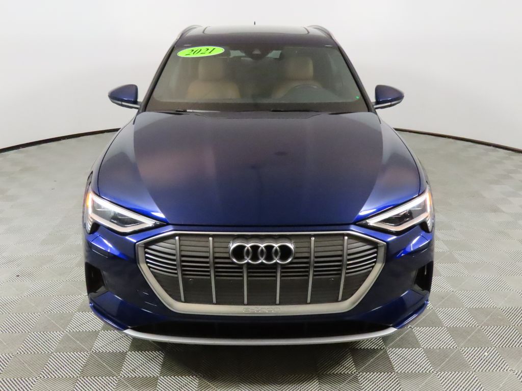 Thumbnail: 2022 Audi e-tron - 8