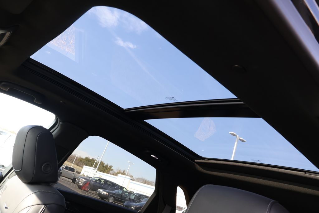 Thumbnail: 2025 Cadillac XT5 - 15