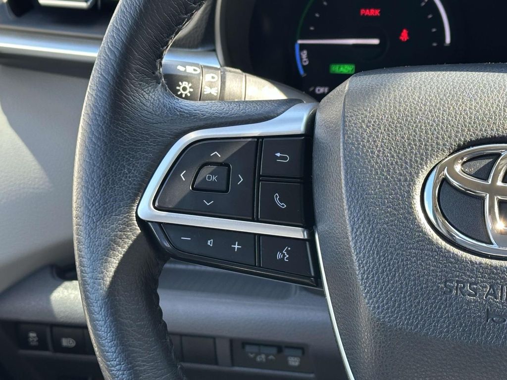 2022 Toyota Sienna XLE 14