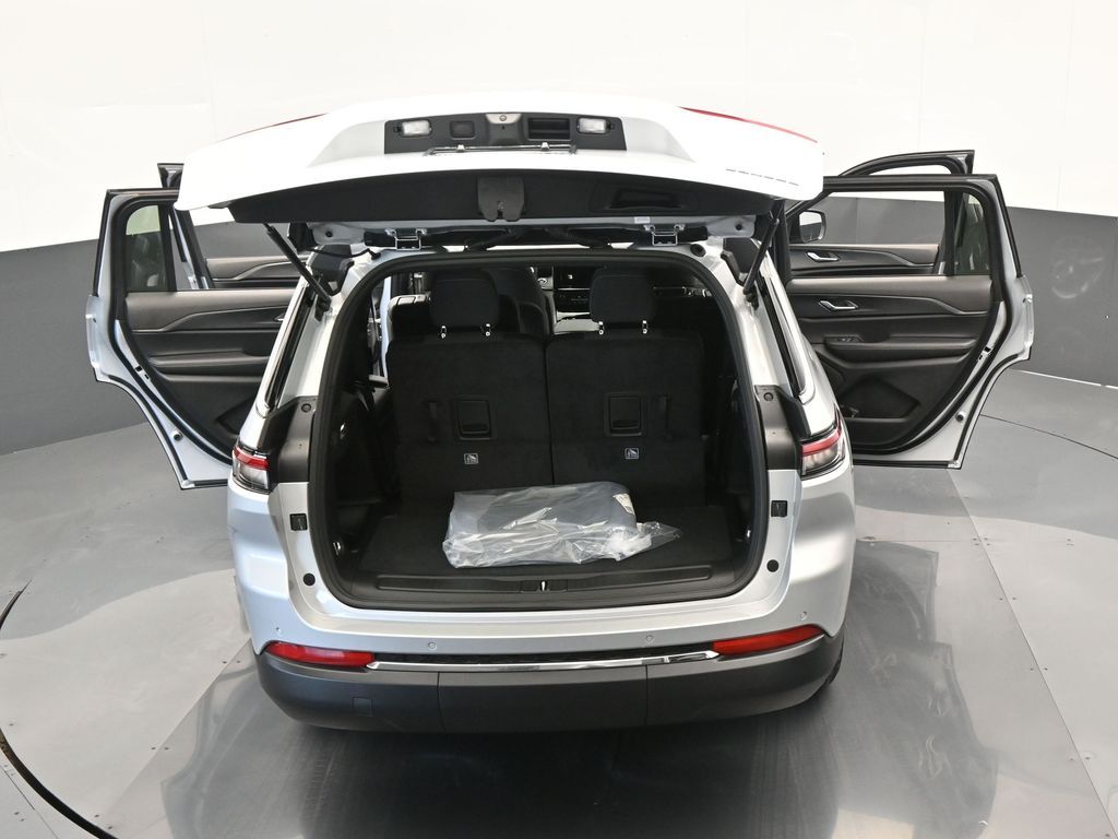 Used 2024 Silver Zynith Jeep Laredo image 58