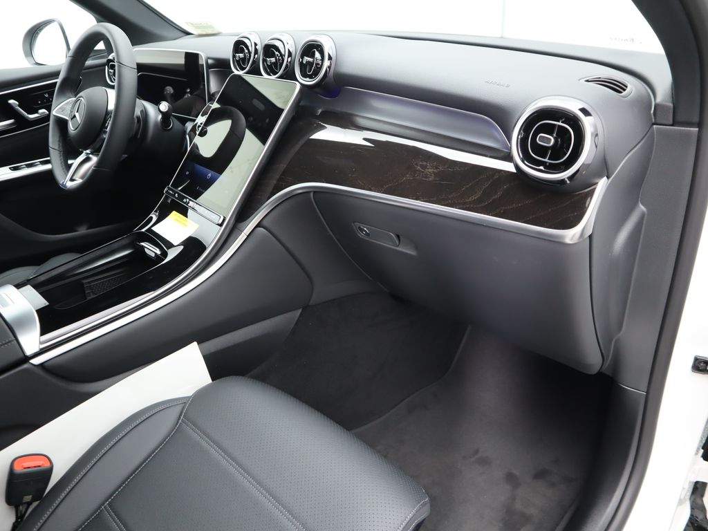 Thumbnail: 2025 Mercedes-Benz GLC - 17