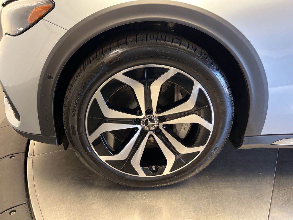 Thumbnail: 2025 Mercedes-Benz E-Class - 10