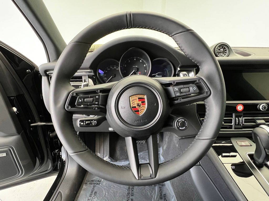 Thumbnail: 2026 Porsche Macan - 7