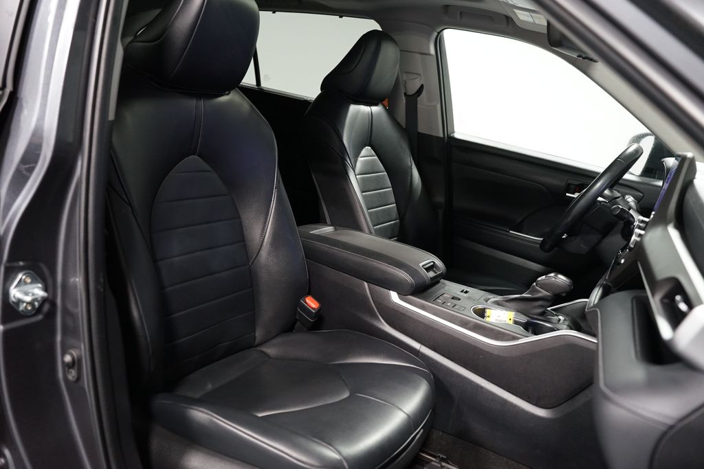 Thumbnail: 2023 Toyota Highlander - 28