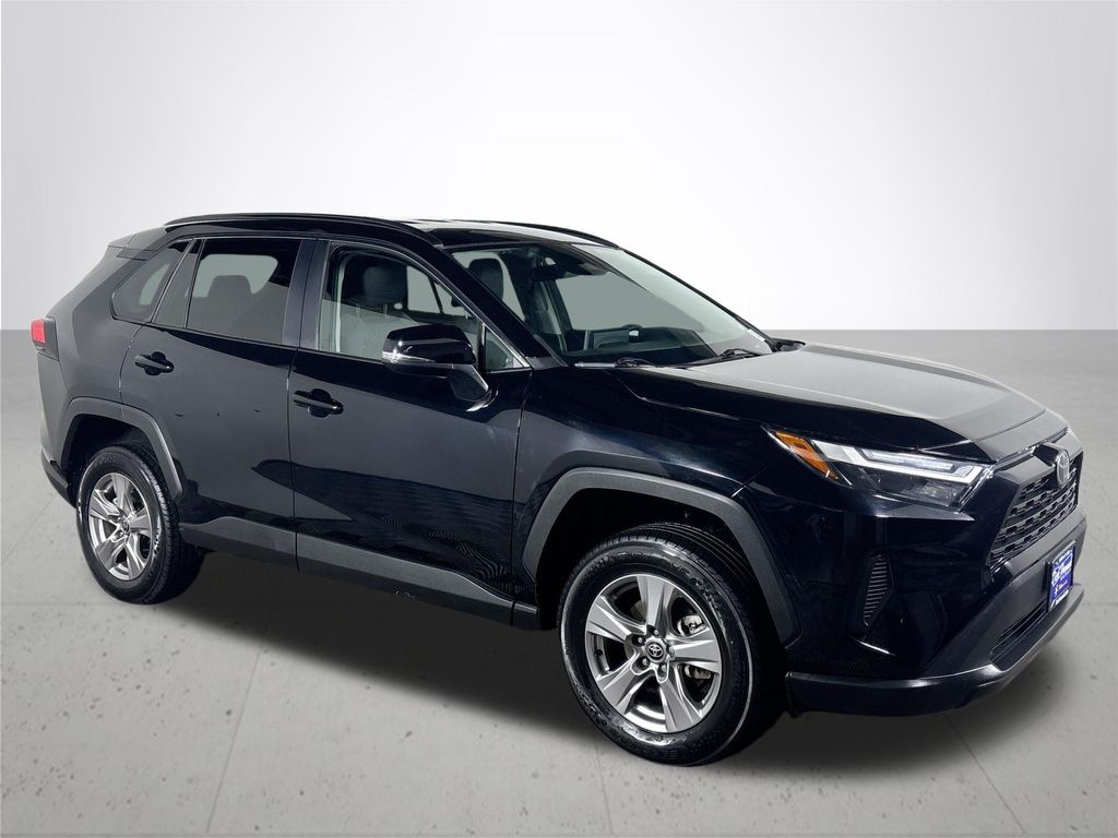 2023 Toyota RAV4 XLE photo 4