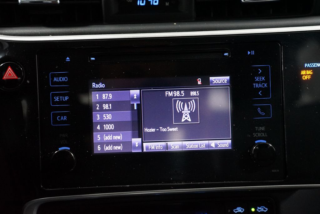 Thumbnail: 2019 Toyota Corolla - 18