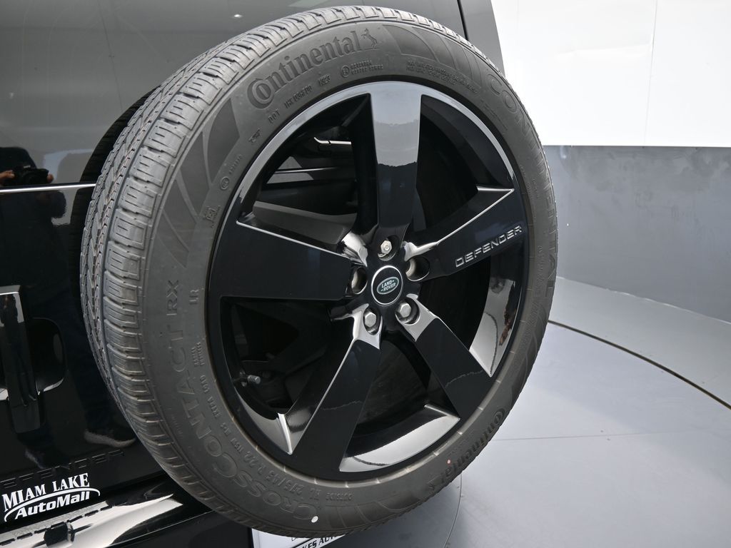 Used 2023 Black Land Rover X image 39