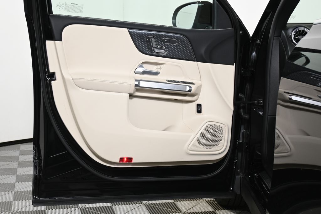 2025 Mercedes-Benz GLB 250 29
