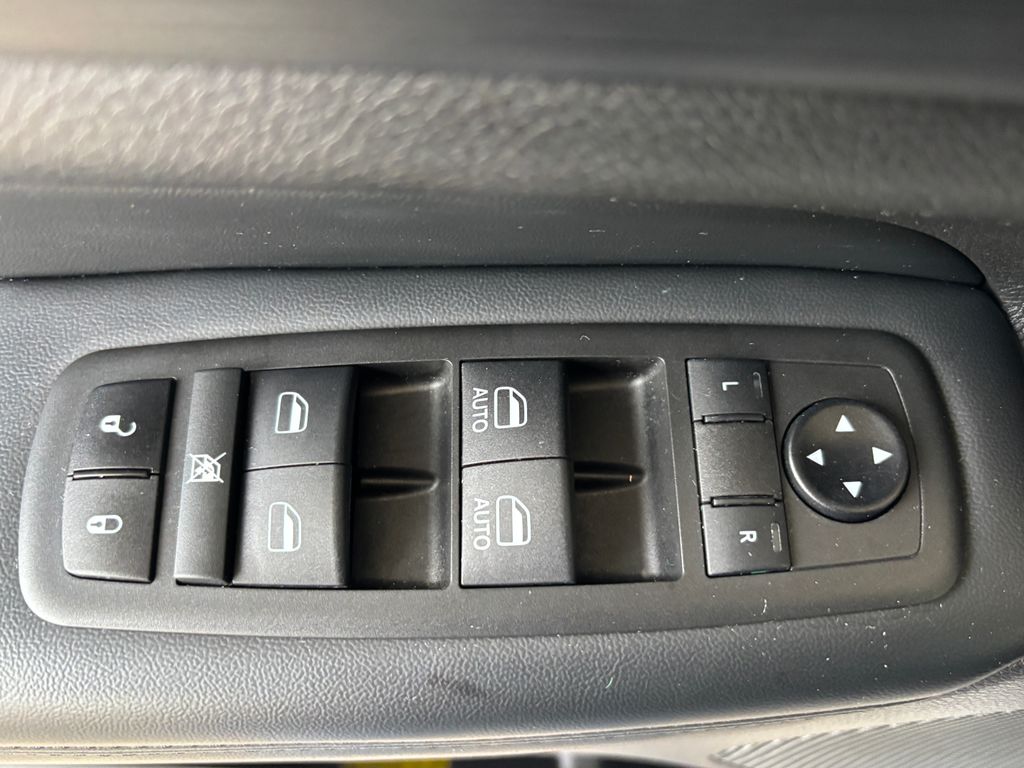 Thumbnail: 2021 Jeep Grand Cherokee - 25