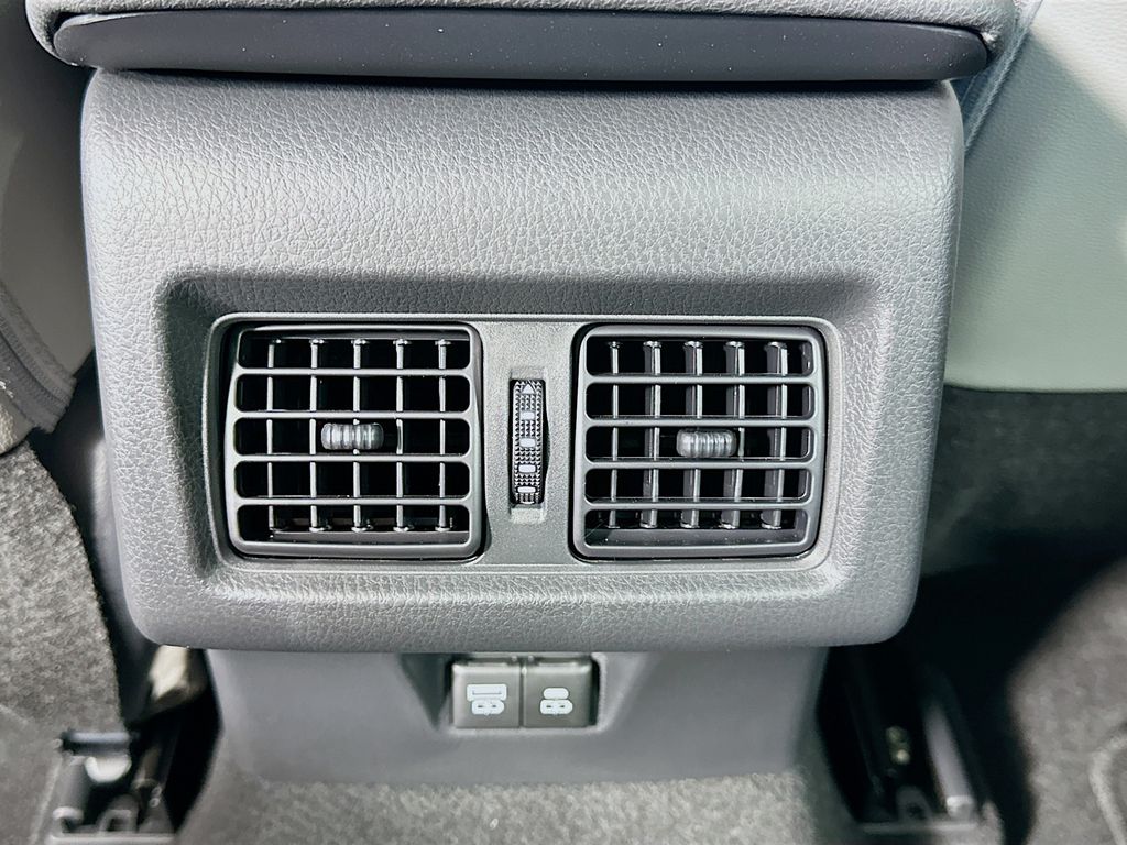 Thumbnail: 2025 Toyota Camry - 25