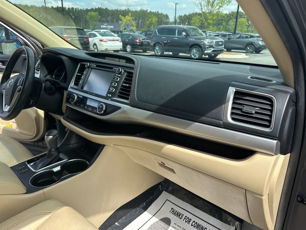 2019 Predawn Gray Mica Toyota Highlander XLE FWD SUV