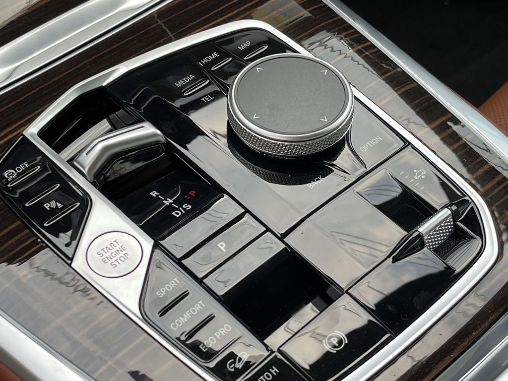 Thumbnail: 2026 BMW X7 - 20