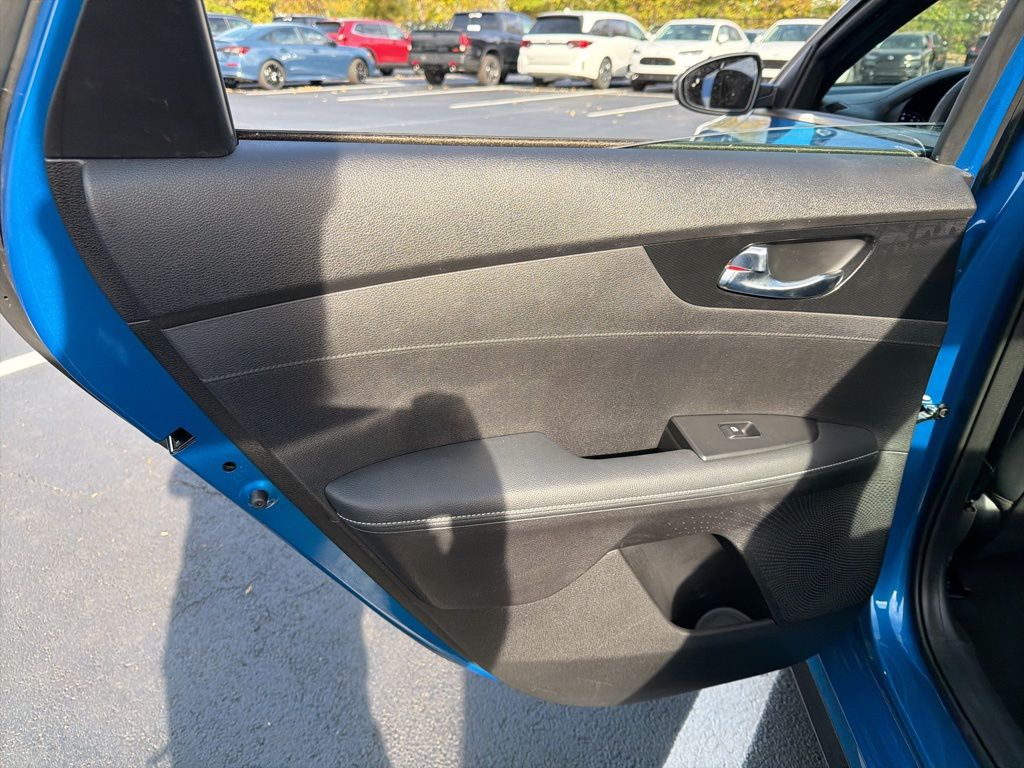 Thumbnail: 2023 Kia Forte - 21