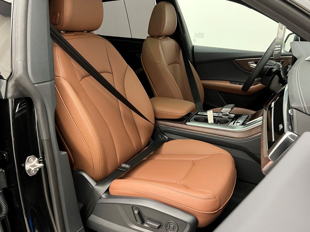 Thumbnail: 2026 Audi Q8 - 14