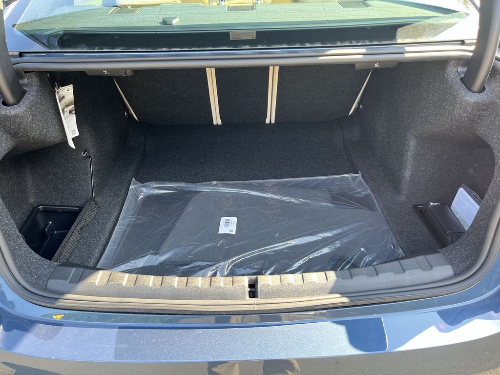 Thumbnail: 2025 BMW 3 Series - 24