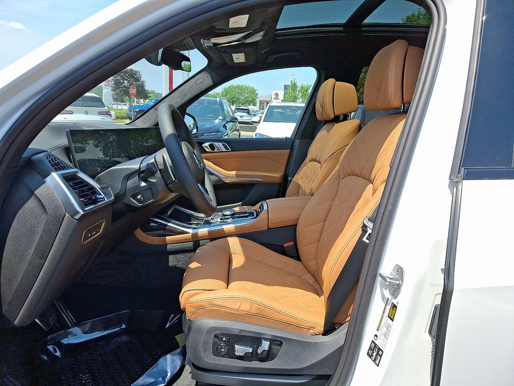 Thumbnail: 2026 BMW X7 - 6