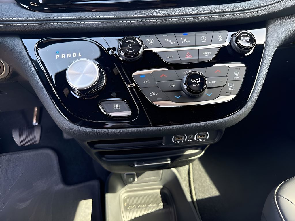 2025 Chrysler Pacifica Select - Photo 31