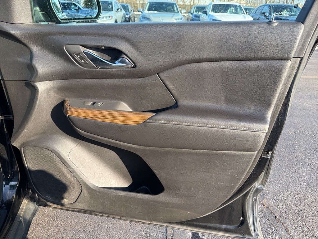 Thumbnail: 2018 GMC Acadia - 26