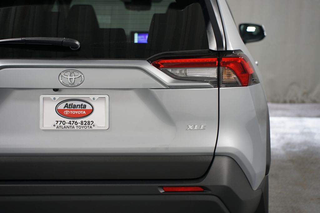 2025 Toyota RAV4 XLE 10