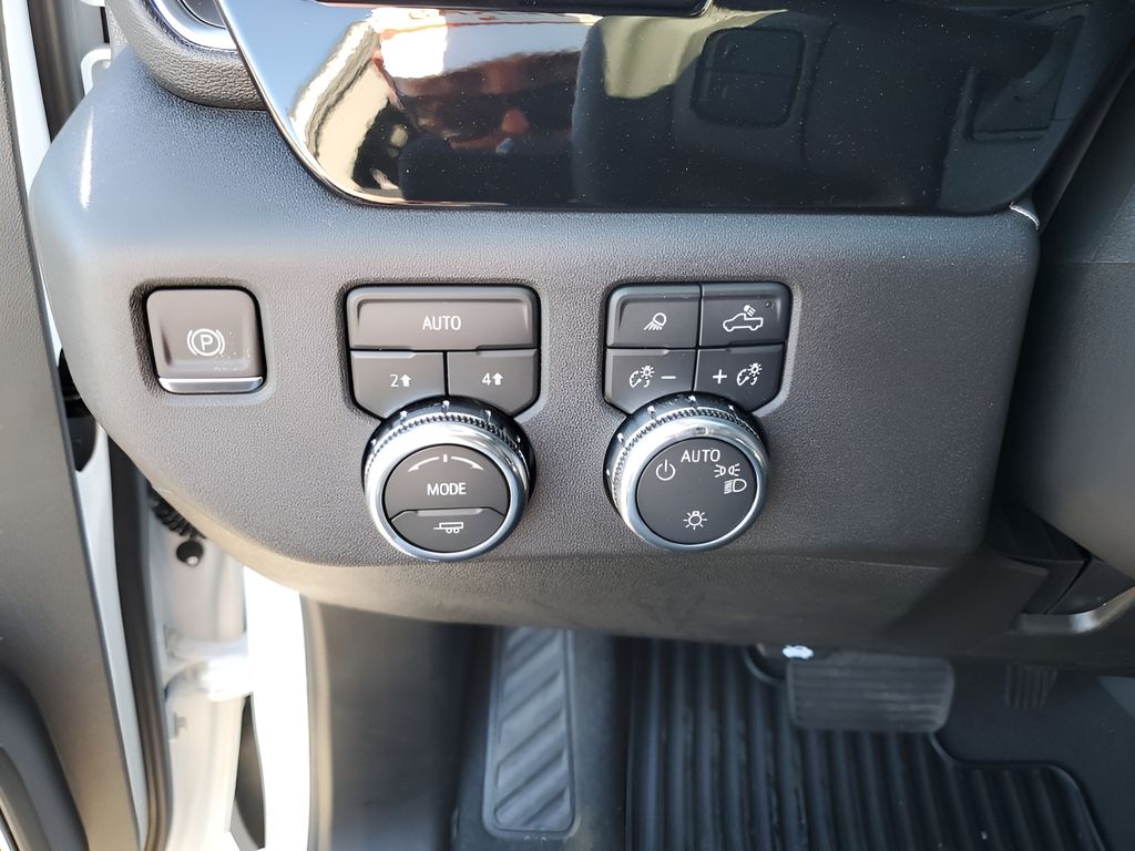 New 2026 White GMC SLE image 29