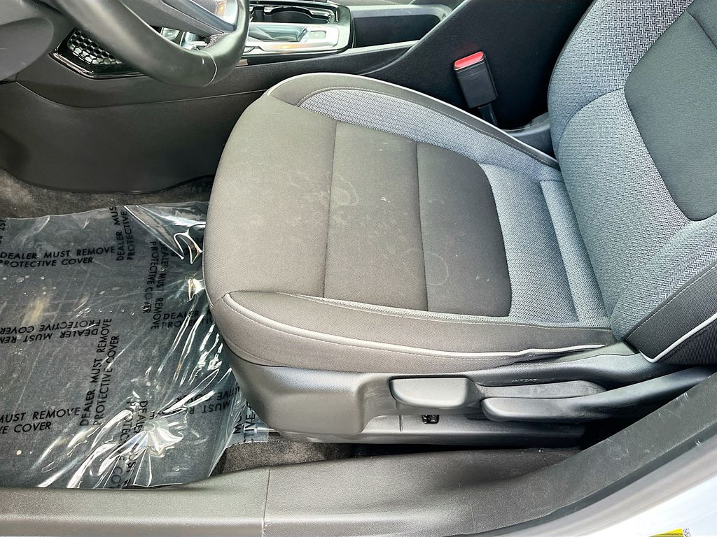 Used 2025 White Chevrolet LT image 18