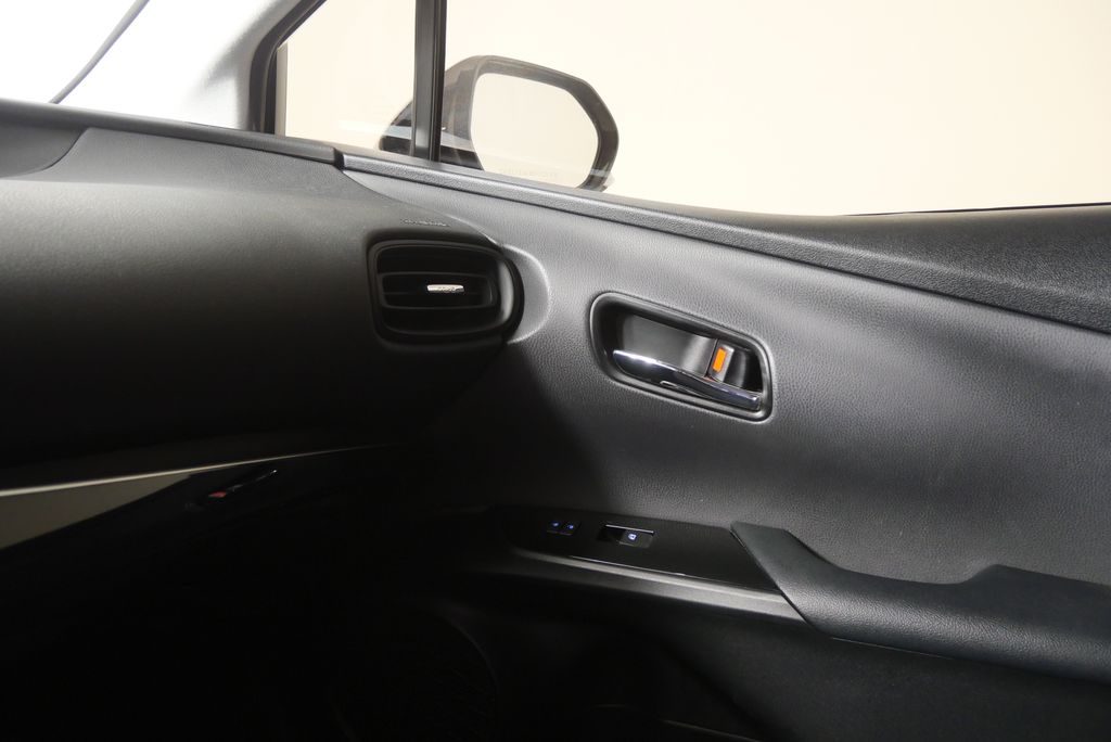 Thumbnail: 2017 Toyota Prius - 19