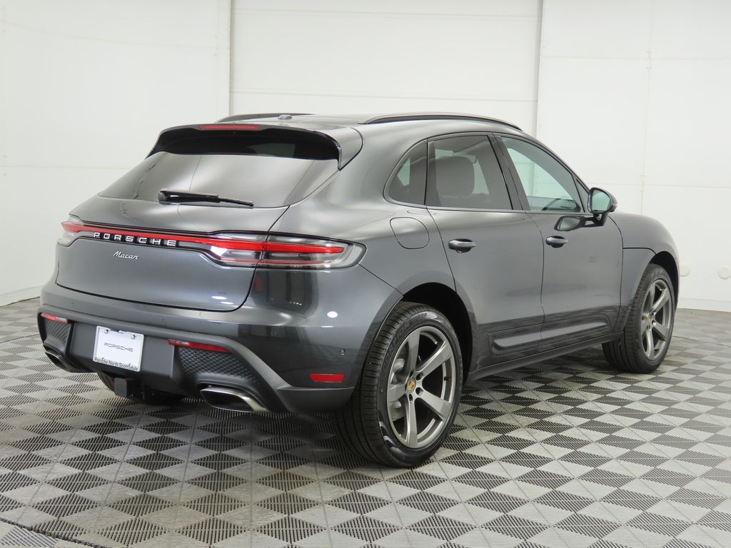 Thumbnail: 2025 Porsche Macan - 7