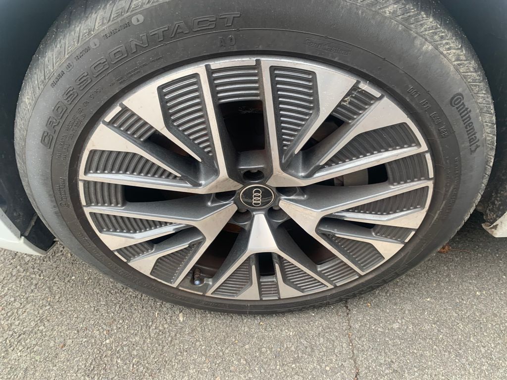 Thumbnail: 2024 Audi Q8 e-tron - 11