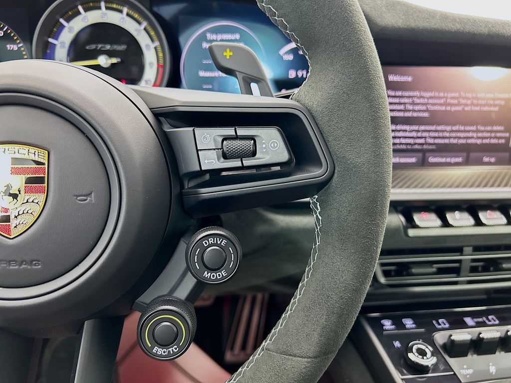 Thumbnail: 2025 Porsche 911 - 15