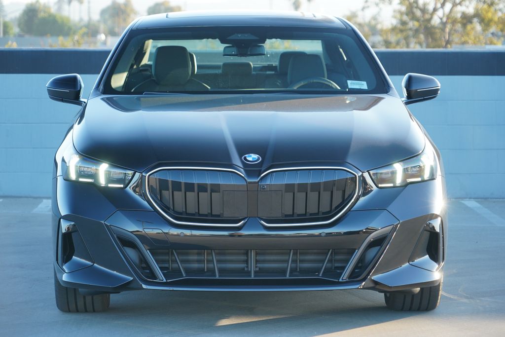 Thumbnail: 2027 BMW 5 Series - 2