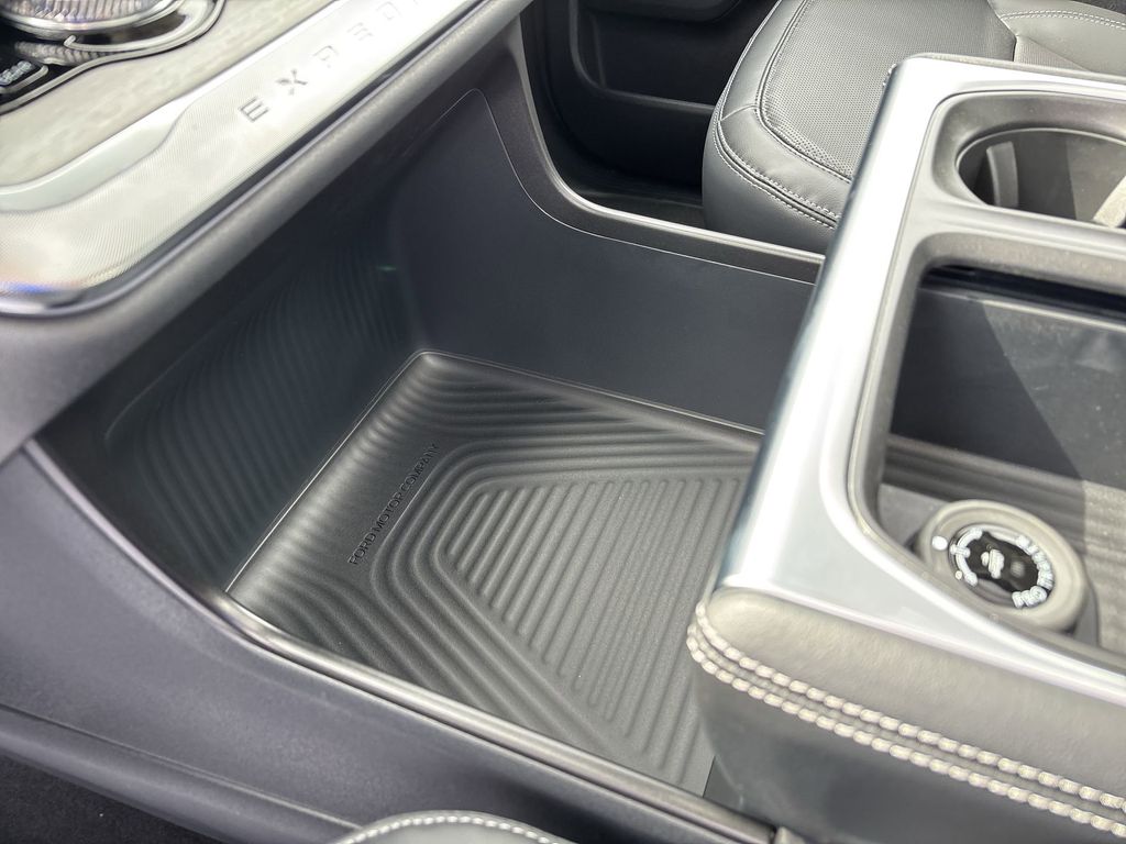 New 2026 Glacier Gray Metallic Tri-Coat Ford MAX Platinum® image 35
